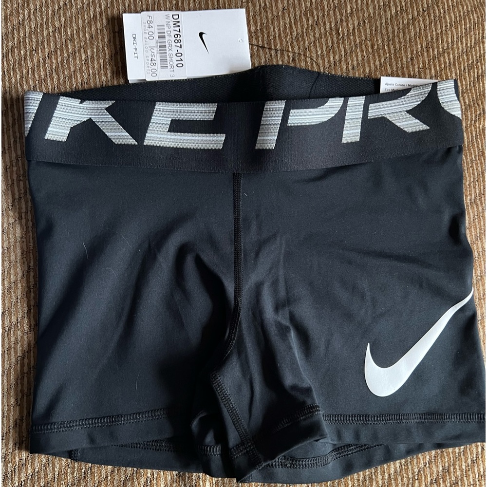 NIKE SHORTS